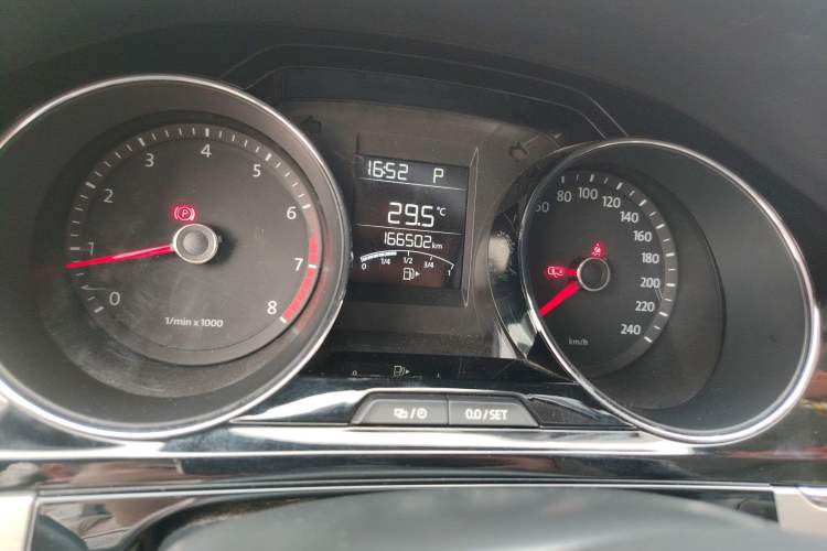 Used Volkswagen Bora 2014 1.4TSI Automatic Comfort Model Odometer Close Up