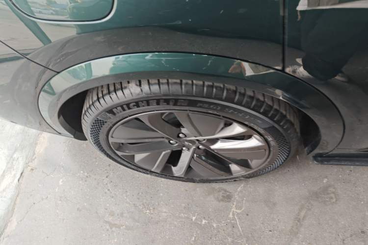 Used Li Auto L9 2022 Max model Right Rear Wheel Hub