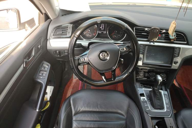 Used Volkswagen Lamando 2018 280TSI DSG Comfort Edition Steering Wheel