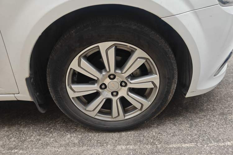 Used Chevrolet Aveo Sonic 2014 Hatchback 1.6 SX AT Fashion Edition