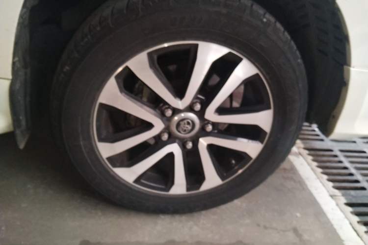 Used Toyota Land Cruiser  Right Front Wheel Hub