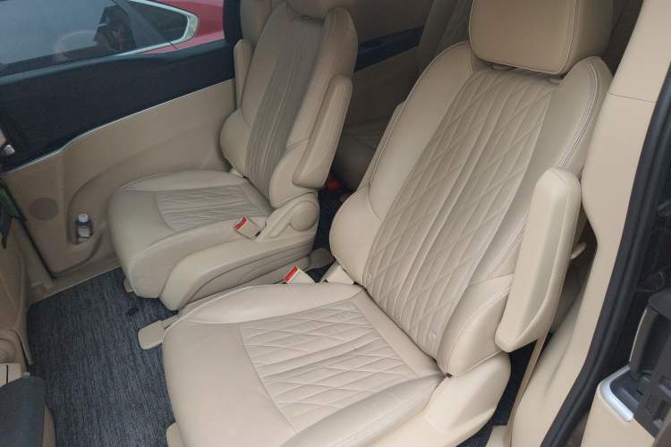 Used Buick GL8 2023 Facelifted Land Cruiser Executive Luxury Version Left Rear Seat