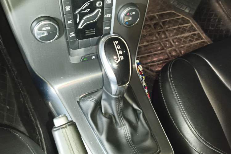 Used Volvo V40 2016 T3 Zhiyi Edition