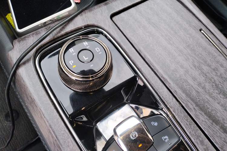 Used Ford Equator Sport 2022 Restyled EcoBoost 170 Prestige PLUS Trim Gear Lever