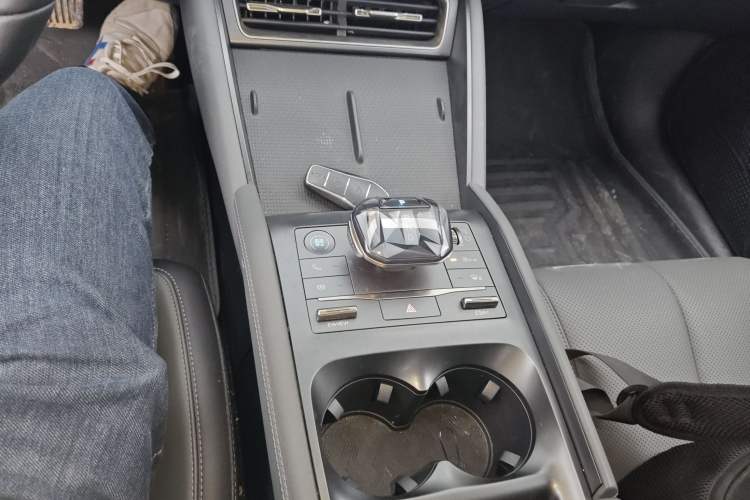 Used BYD Qin L 2024 DM-i 120KM Beyond Model Gear Lever