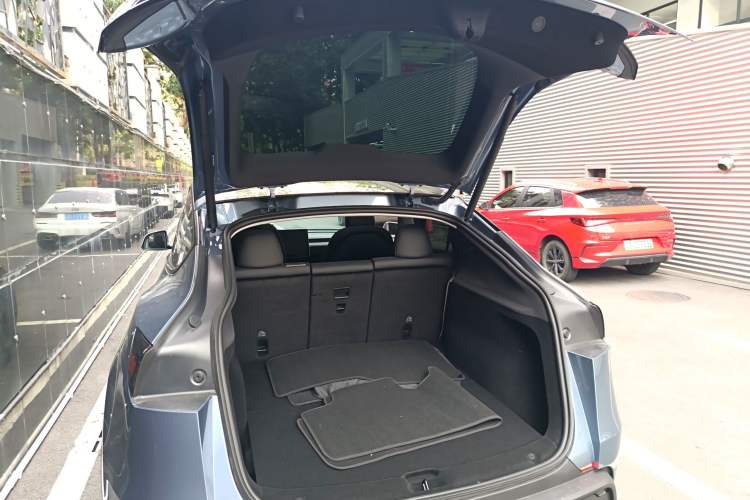 Used Tesla Model Y 2025 Rear-Wheel-Drive Version