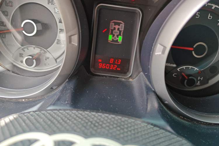 Used Mitsubishi Pajero  Odometer Close Up