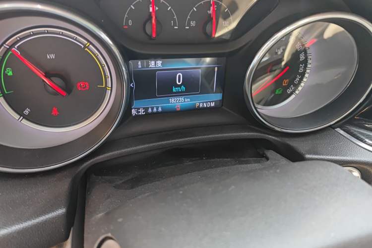 Used Buick Regal 2017 30H Luxury Version Odometer Close Up