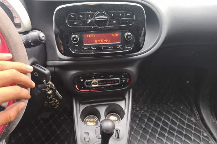 Used smart forfour 2016 1.0L 52 kW Dynamic Edition
