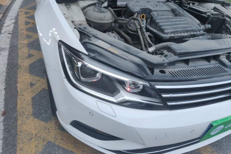 Used Volkswagen Lamando 2015 280TSI DSG Luxury Edition Right Front Headlight