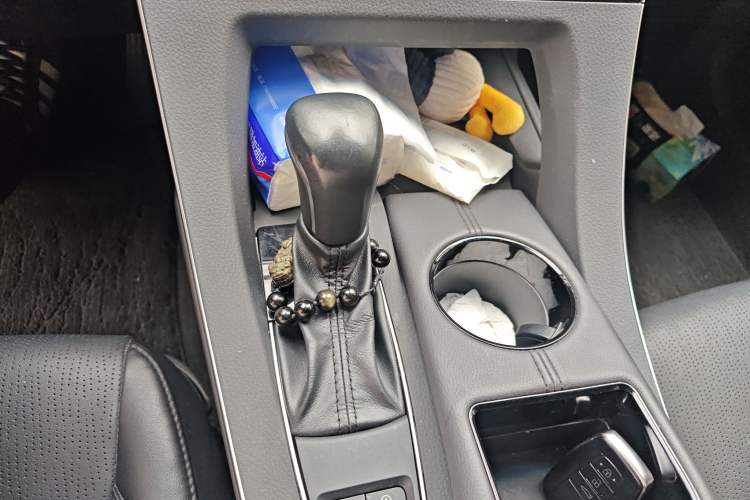 Used Toyota Avalon 2019 2.0L XLE Premium Edition China VI Gear Lever