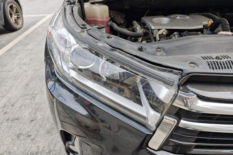 Used Toyota Highlander 2018 2.0T Four-Wheel Drive Prestige Version 7 Seats China VI Standard Right Front Headlight