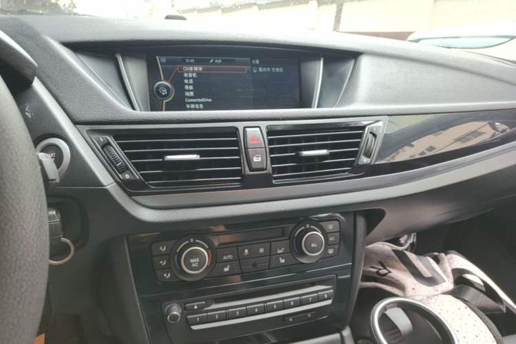 Used BMW X1 2015 sDrive18i Leading Edition
