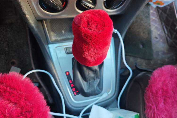 Used Volkswagen Gran Lavida 2013 1.6L Automatic Fashion Model
