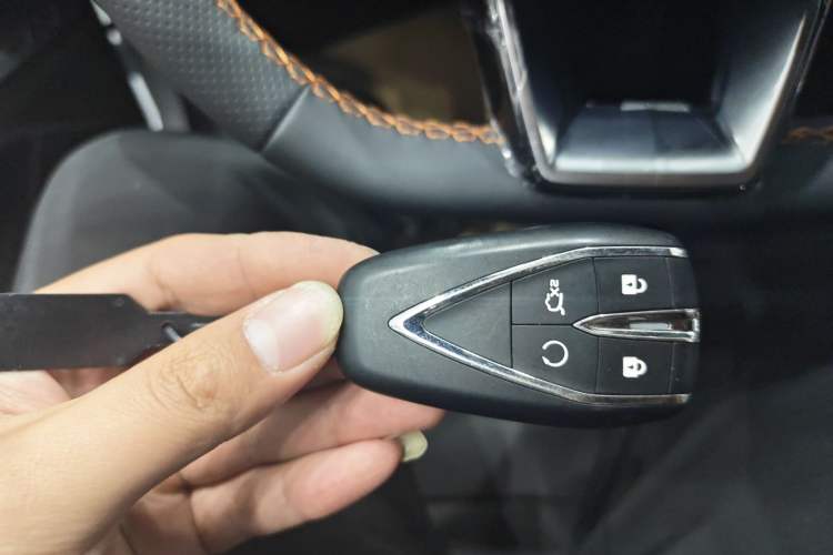 Used CHANGAN UNI-V iDD 2024 Blue Whale Smart Electric iDD 136km Luxury Model
