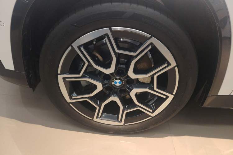 Used BMW X1 2023 sDrive25Li X Design Package Left Front Wheel Hub