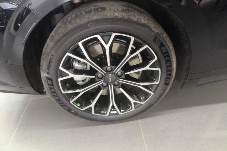 Used Zeekr 007GT 2025 Long-Range Rear-Wheel Drive Intelligent Driving Version 100 kWh Right Rear Wheel Hub