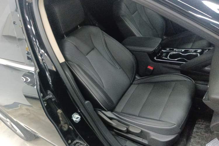 Used Buick Envision 2022 Encore Plus 652T Five-Seat Luxury Model Right Front Seat