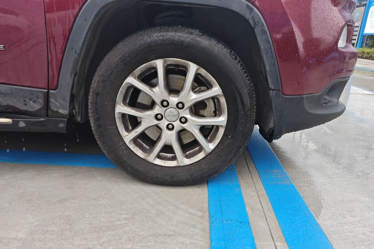 Used Jeep Cherokee 2016 2.4L Professional Edition
