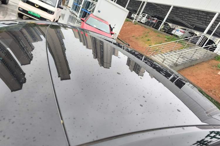 Used Tesla Model Y 2023 Rear-Wheel-Drive Version Roof