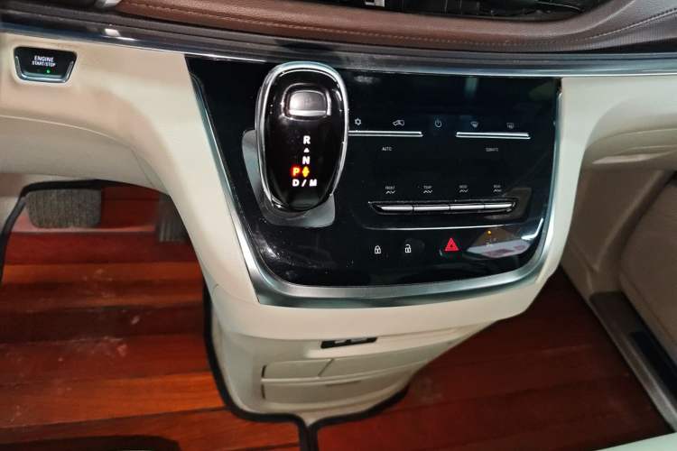 Used Buick GL8 2021 Land Cruiser Executive Class 652T Luxury Model