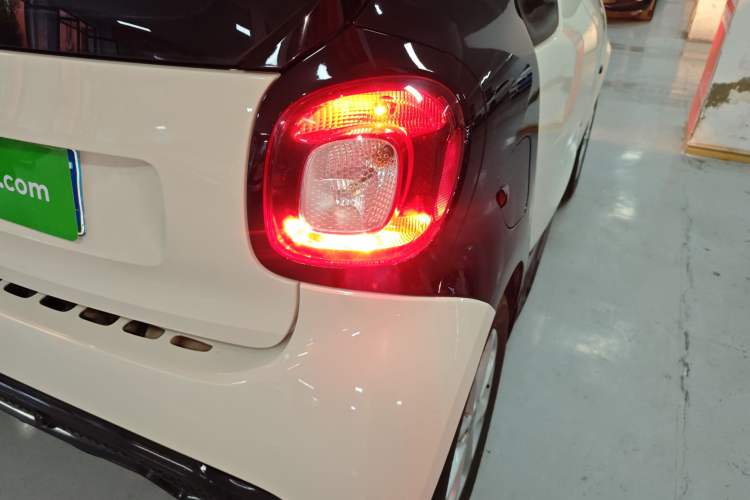 Used smart fortwo 2015 1.0L 52 kW Hardtop Passion Edition
