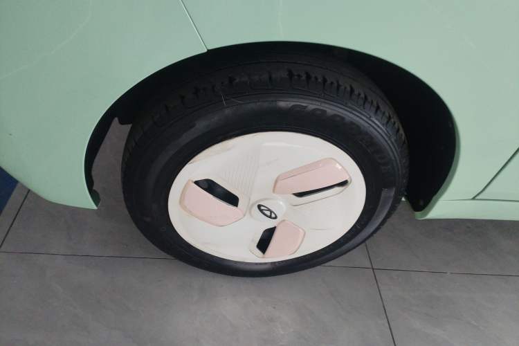 Used Chery QQ Ice Cream 2022 120km Conical Shape Lithium Iron Phosphate Left Front Wheel Hub