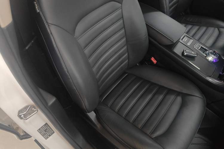 Used Ford Mondeo 2017 EcoBoost 200 Stylish Model Right Front Seat