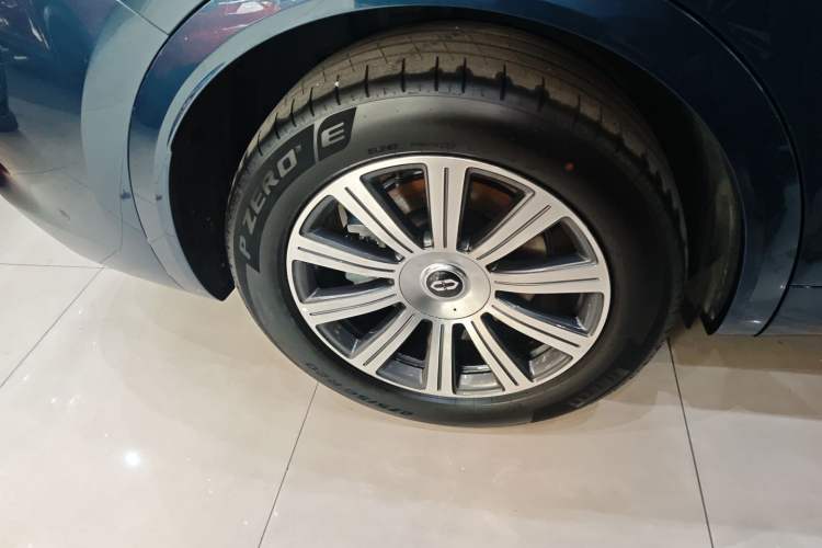 Used Hima AITO M8 2025 Extended-Range Max+ Version 53.4 kWh 5-Seater Edition