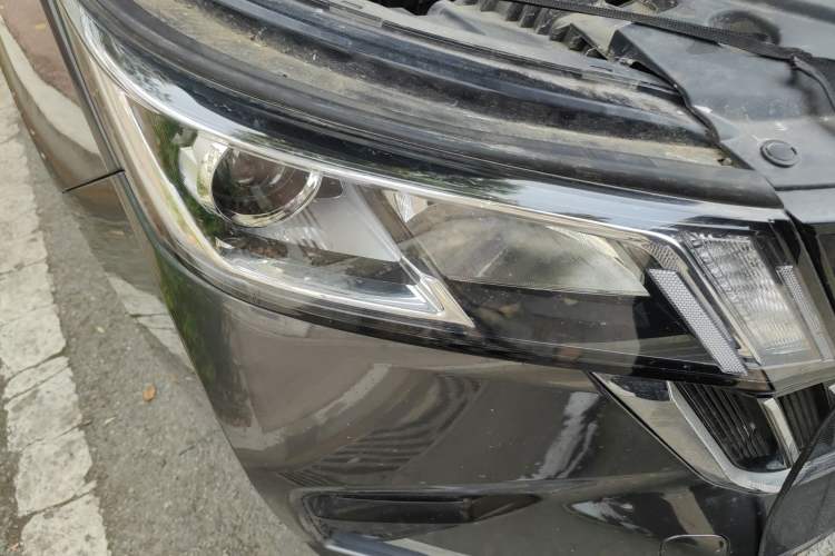 Used Wuling Jiachen 2022 1.5T CVT Smart Luxury Version Right Front Headlight