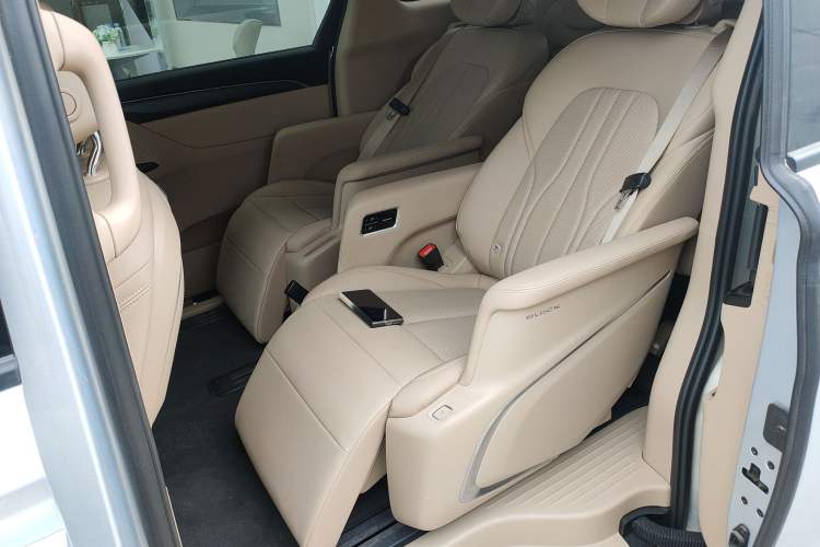 Used Buick GL8 New Energy 2025 Lu Shang Luxury Edition 7-Seater Left Rear Seat