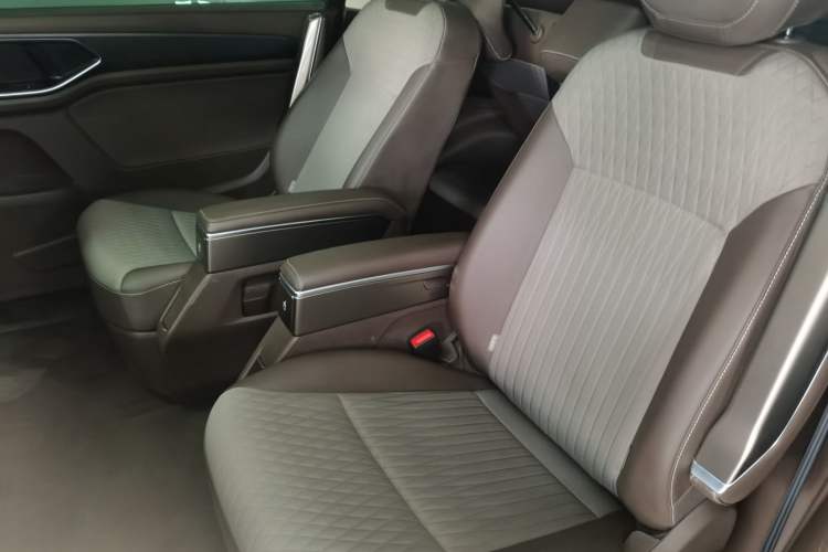 Used Volkswagen Viloran 2024 330TSI Business Edition Left Rear Seat