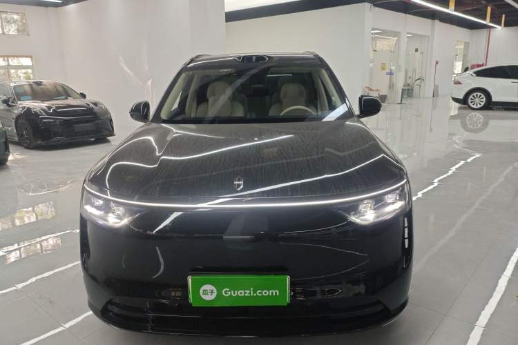 Used Hima AITO M8 2025 Extended-Range Max Version 37 kWh 6-Seater Front