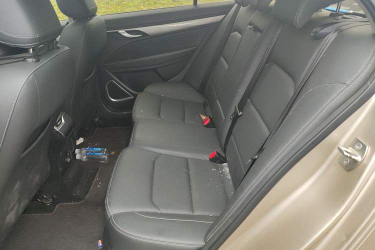 Used Geely Auto Emgrand 2019 Leading Edition 1.5L CVT Upward-Connected Model China VI Standard Left Rear Seat