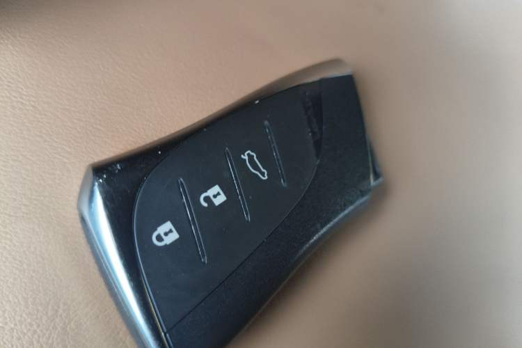 Used Lexus ES 2020 300h Premier Edition