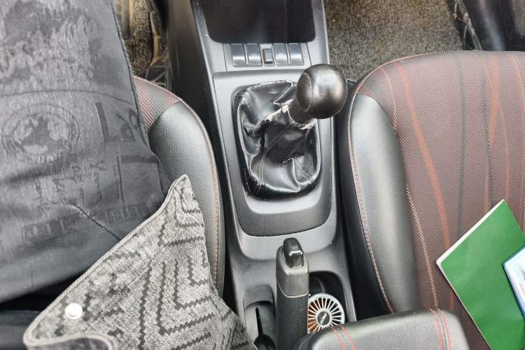 Used Chevrolet Sail 2013 Sedan 1.4L Manual Ideal Happiness Edition Gear Lever