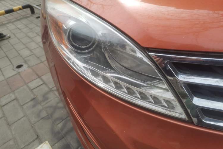 Used GAC Trumpchi GS5 2012 2.0L Automatic Two-Wheel Drive Luxury Edition Right Front Headlight