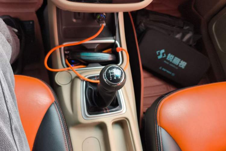 Used Jinbei 750 2015 1.5L Comfort Model
