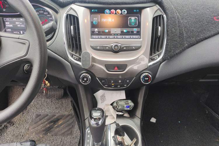 Used Chevrolet Cruze 2018 320 Automatic Pioneer Sunroof Edition Audio And AC Panel