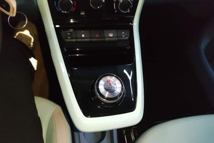 Used Dongfeng NAMMI BOX 2022 Chasing Wind Edition 351 km Advanced Model