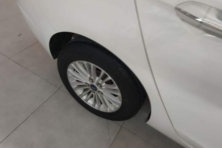 Used Ford Escort 2017 Revised Version 1.5L Automatic Comfort Edition Right Rear Wheel Hub