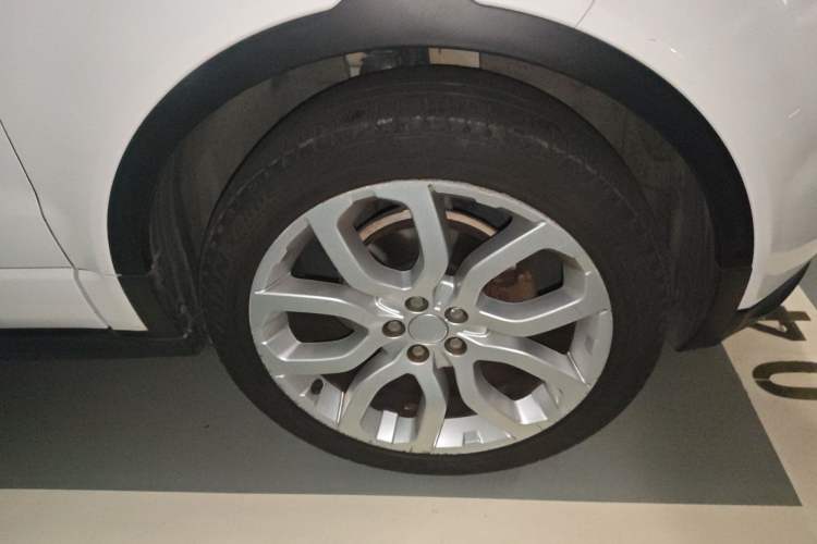 Used Land Rover Range Evoque 2015 2.0T Five-Door Enjoyment Edition Right Front Wheel Hub