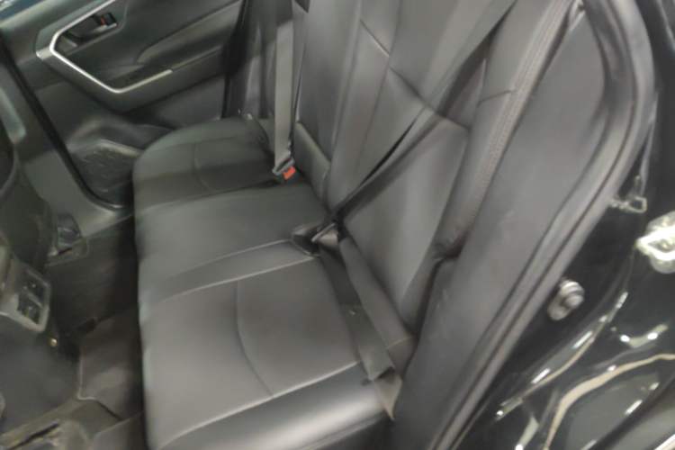 Used Toyota Wildlander 2022 Updated Version 2.0L CVT Two-Wheel Drive Leading Edition Left Rear Seat