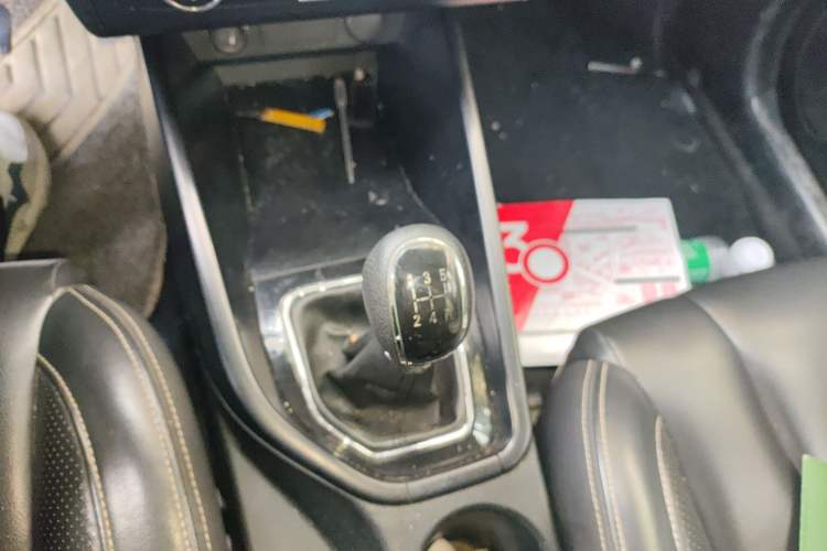 Used Dongfeng Fengon 580 2016 1.8L Manual Comfort Model Gear Lever