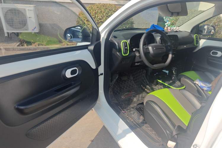 Used Roewe Clever 2021 302 km New Four-Seater Super-Efficient Version
