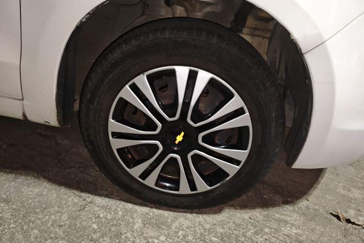 Used Chevrolet Sail 2013 Sedan 1.4L Manual - Youyi Happiness Edition Right Front Wheel Hub