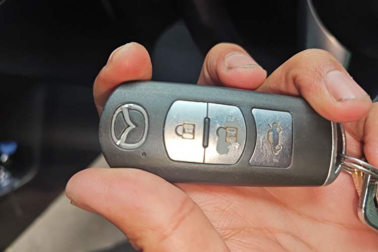 Used Mazda 3 Axela 2014 Sedan 1.5L Manual Comfort Model