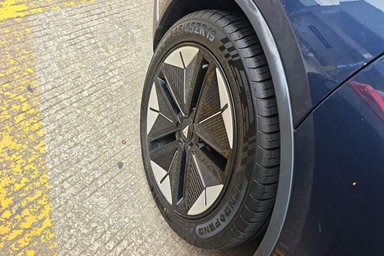 Used Deepal SL03 2023 200Max Range-Extended Version Right Rear Wheel Hub