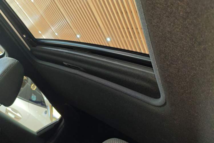 Used Infiniti ESQ 2014 1.6L Spontaneous Edition