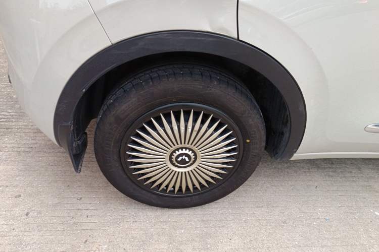 Used Wuling Bingo 2024 333 km Lingxi Connected Version Right Rear Wheel Hub